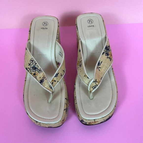 ❌SOLD-DEPOP❌ Lolita Floral Platform Thong Sandals - Picture 2 of 8